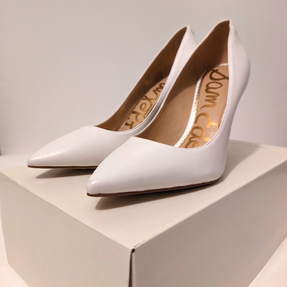 SAM ELDERMAN WHITE POINTED TOE HEEL.